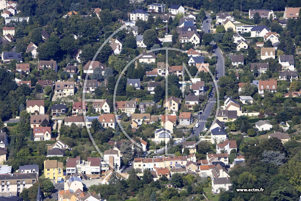 Photo arienne de Verrires-le-Buisson (les Curs)