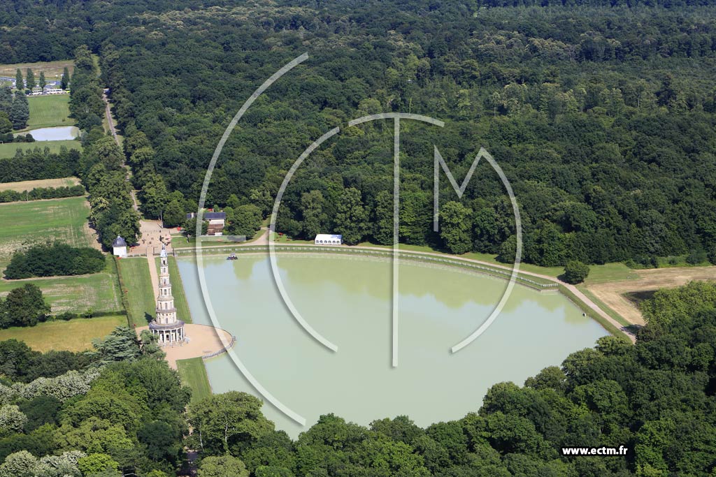 Photo arienne de Amboise (La Pagode de Chanteloup)