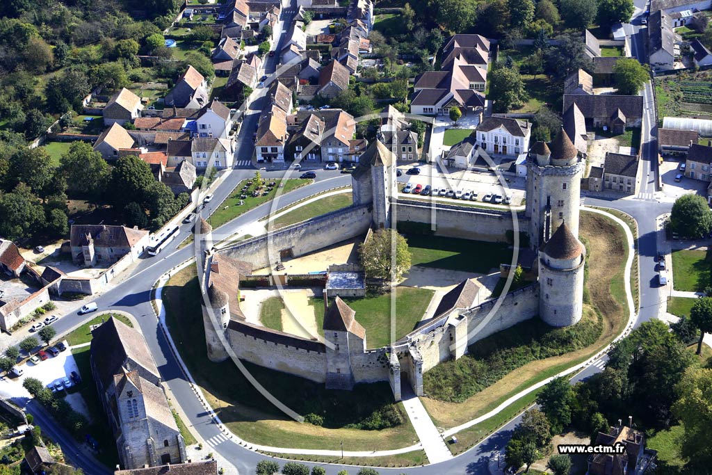 Photo arienne de Blandy (Chteau mdival de Blandy-les-Tours)