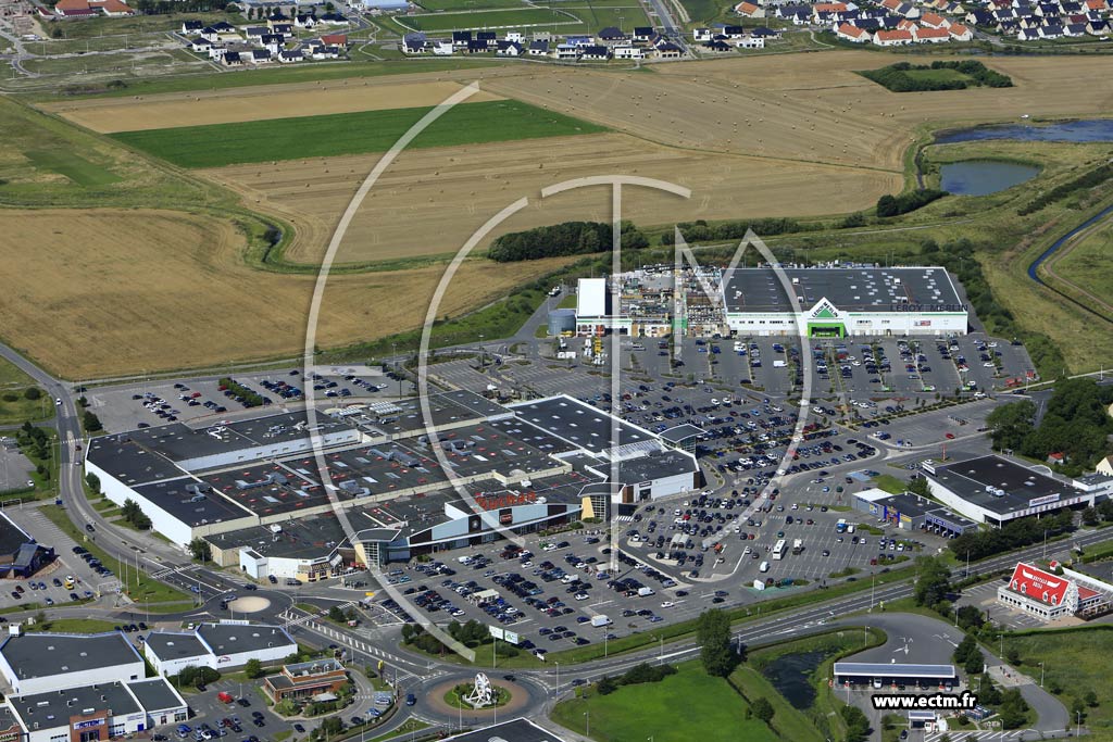Photo arienne de Calais (Centre commercial Auchan Calais)