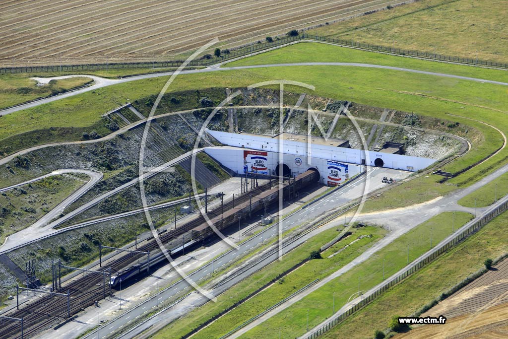 Photo arienne de Coquelles (Entre du tunnel sous la Manche)