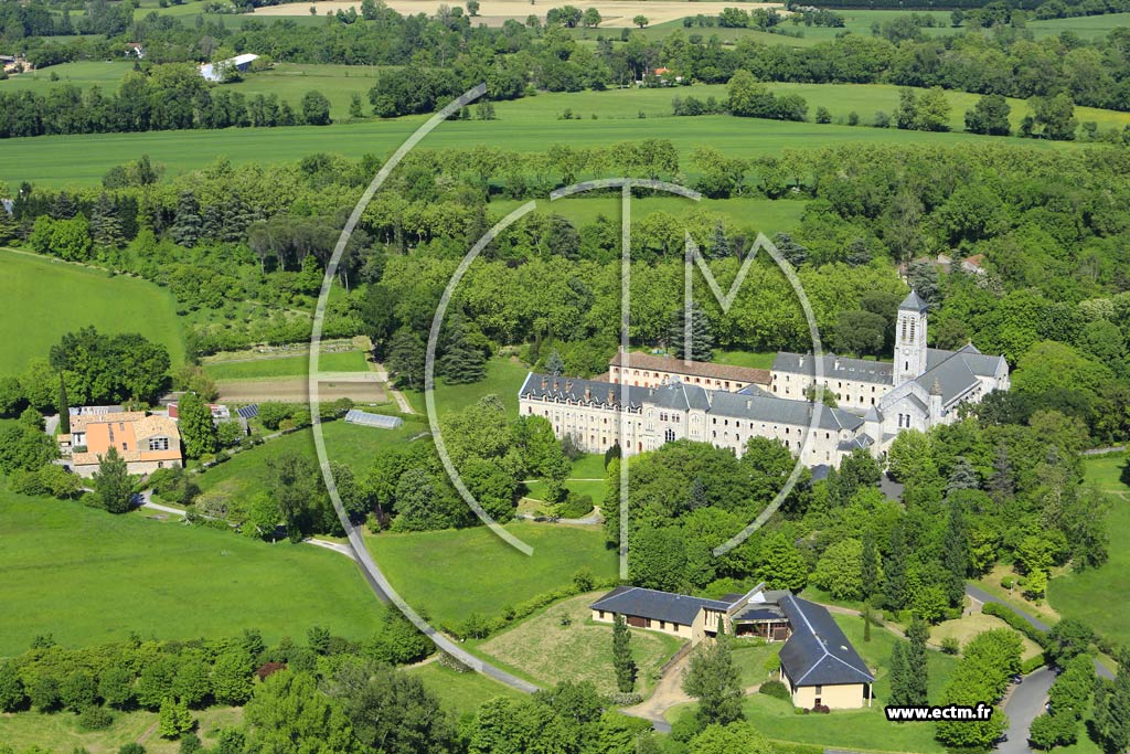 Photo arienne de Dourgne (Abbaye Saint-Benot-d'En Calcat)