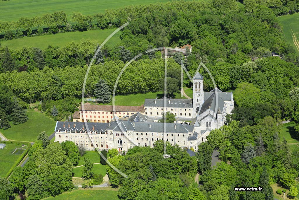 Photo arienne de Dourgne (Abbaye Saint-Benot-d'En Calcat)