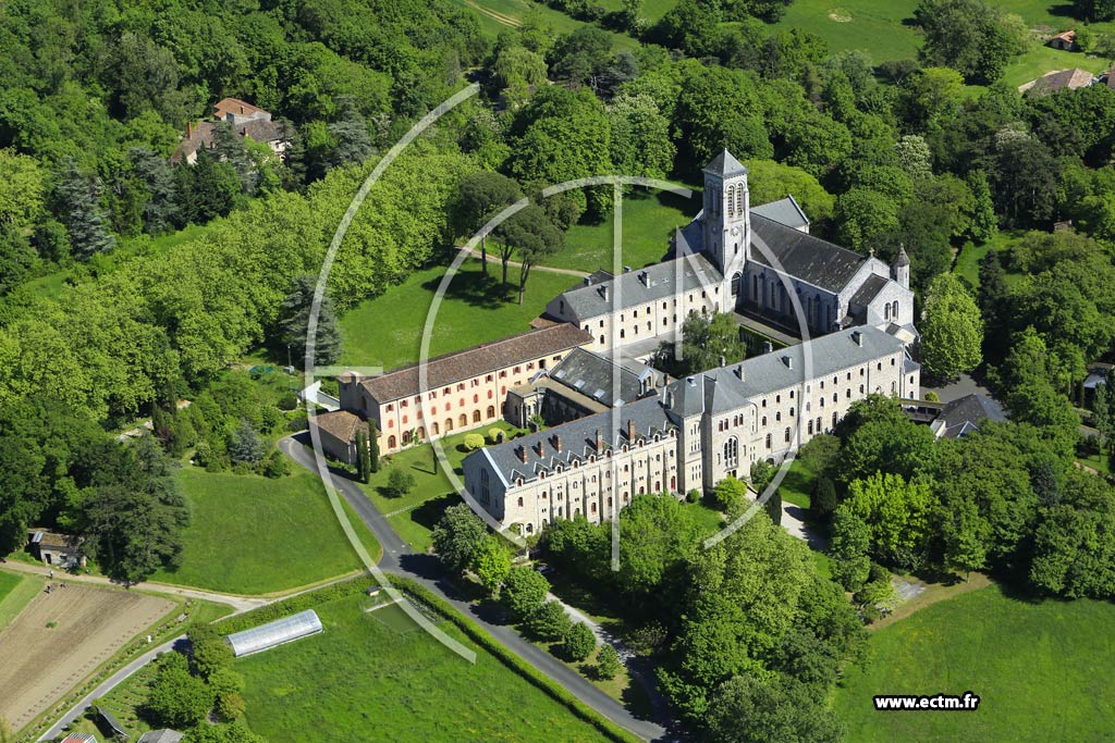 Photo arienne de Dourgne (Abbaye Saint-Benot-d'En Calcat)