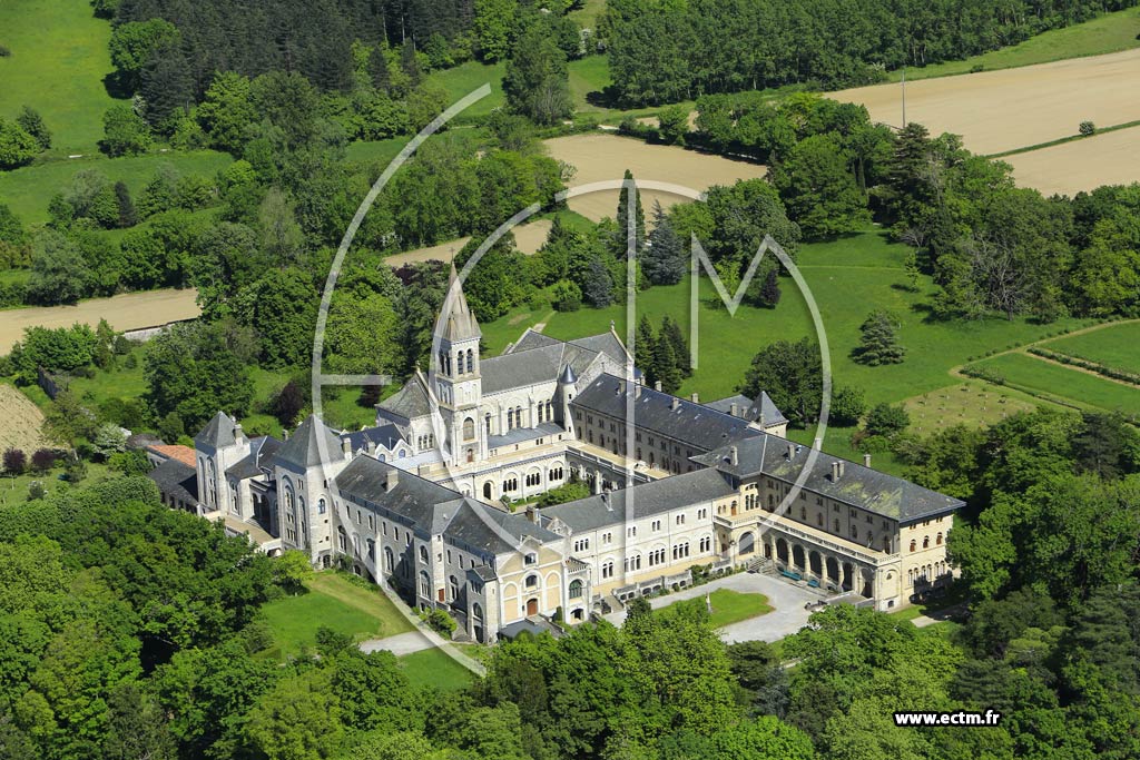 Photo arienne de Dourgne (Abbaye Sainte-Scholastique)