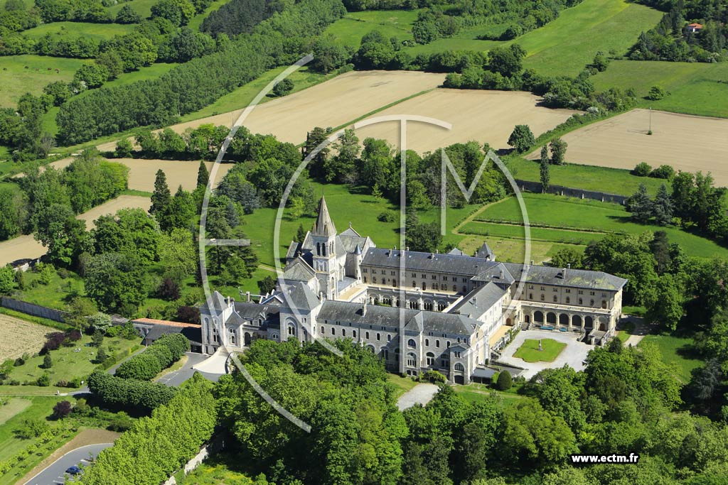 Photo arienne de Dourgne (Abbaye Sainte-Scholastique)