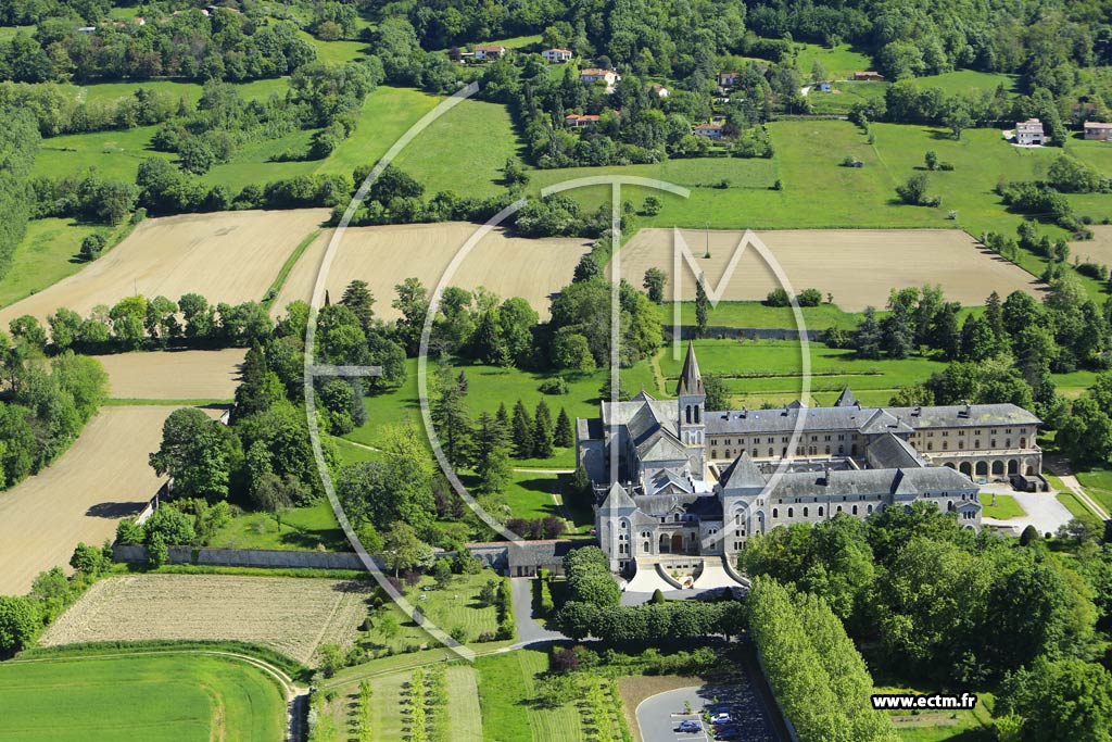 Photo arienne de Dourgne (Abbaye Sainte-Scholastique)