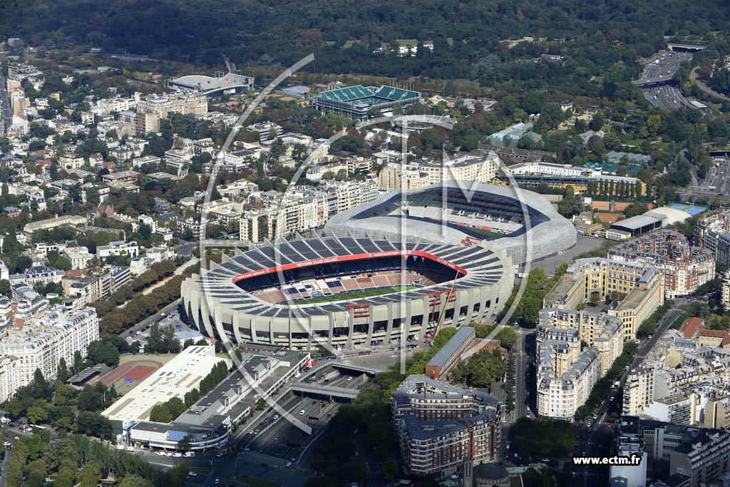 Photo arienne de Paris (Le Parc des Princes et le Stade Jean-Bouin)