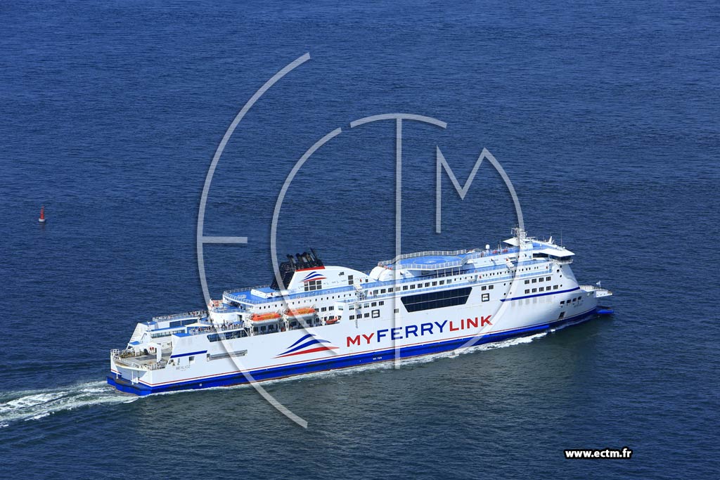 Photo arienne de Sangatte (Ferry arrivant d'Angleterre)