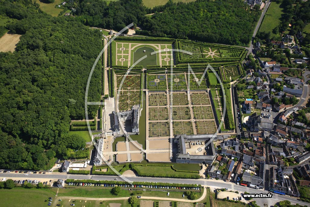 Photo arienne de Villandry (Chteau de Villandry)