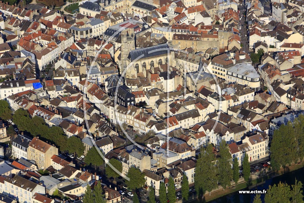 Photo arienne de Melun