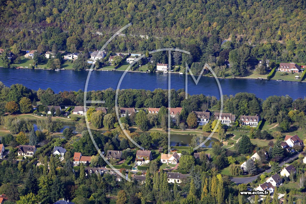Photo arienne de Saint-Fargeau-Ponthierry (les Lacs de la Guiche)