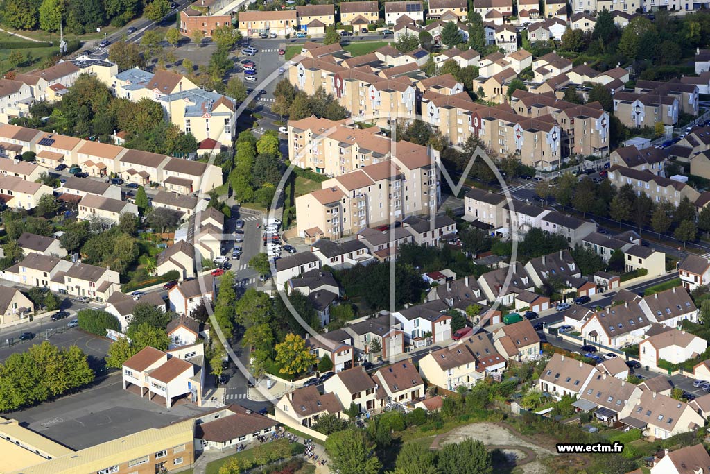 Photo arienne de Savigny-le-Temple (la Grange du Bois)
