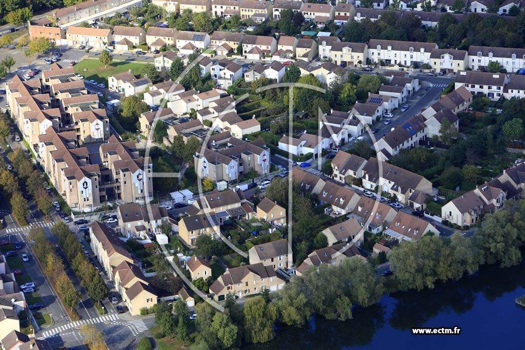 Photo arienne de Savigny-le-Temple (la Grange du Bois)
