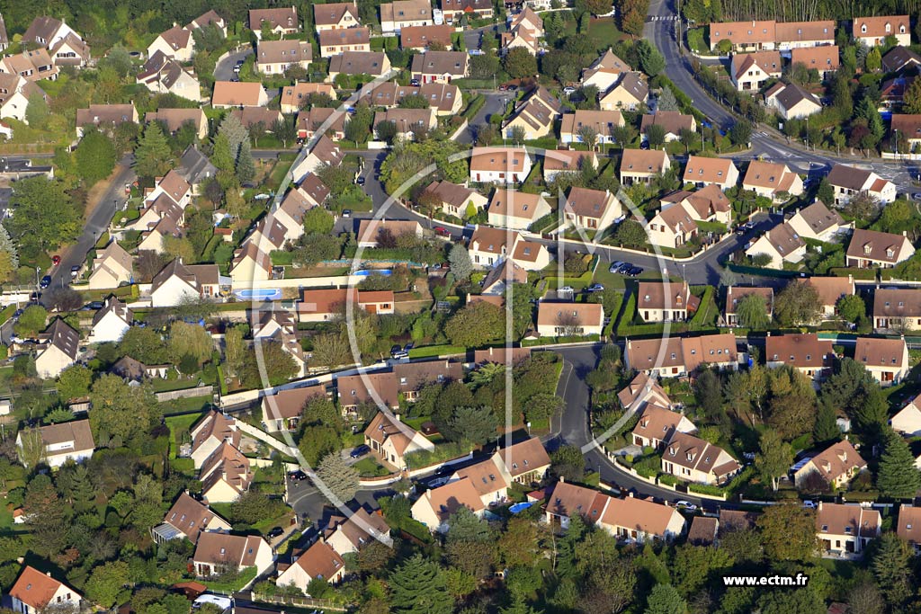 Photo arienne de Vaux-le-Pnil (les Augres)