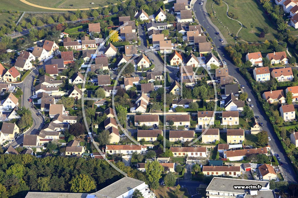 Photo arienne de Vaux-le-Pnil (les grefins)