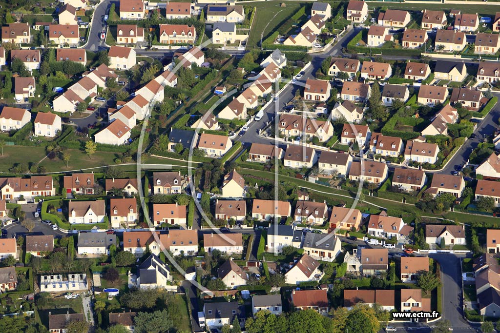Photo arienne de Vaux-le-Pnil (les grefins)