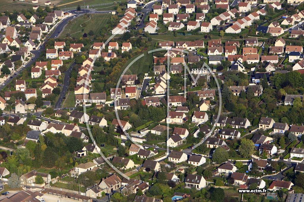 Photo arienne de Vaux-le-Pnil (les grefins)