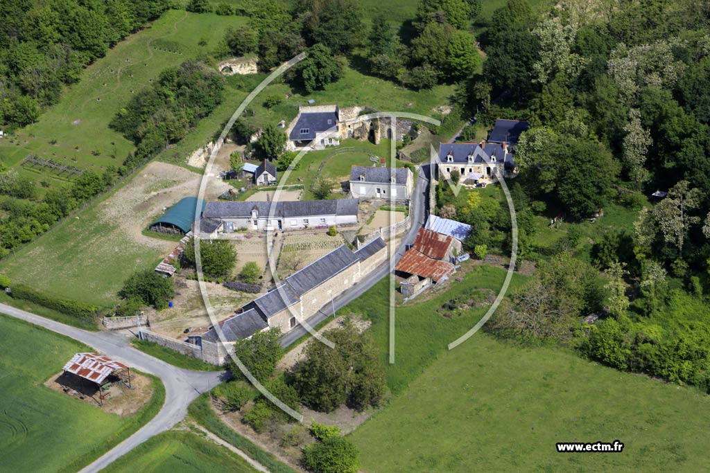 Photo arienne de Saint-Rmy-la-Varenne (le Bourg Dion)