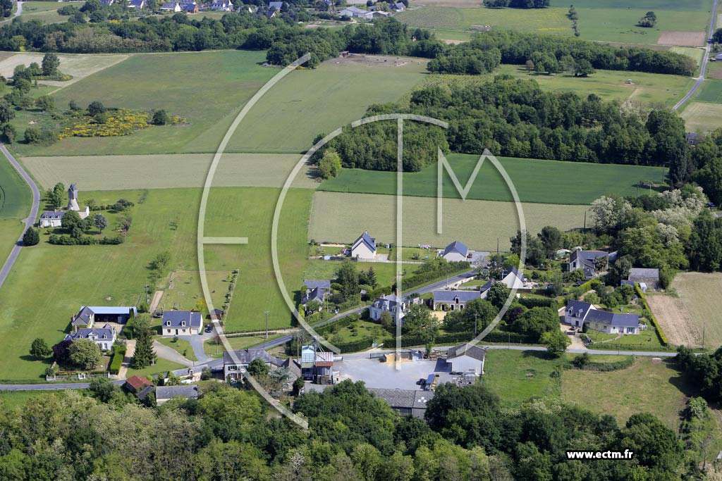 Photo arienne de Saint-Rmy-la-Varenne (le Bourg Dion)
