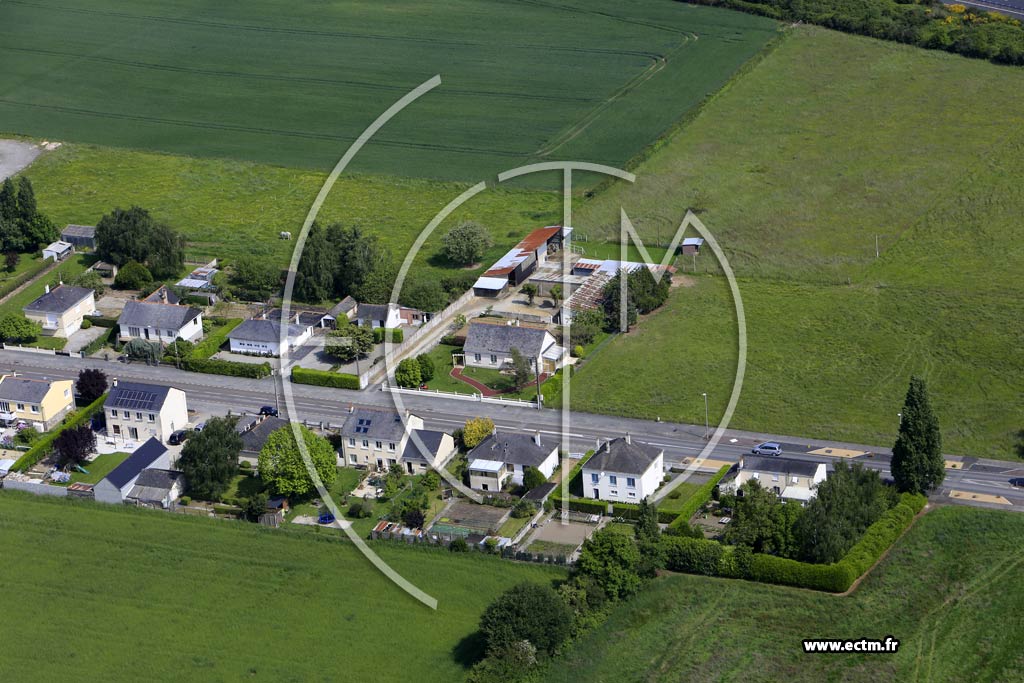 Photo arienne de Noyant-la-Gravoyre (la Tapis Vert)