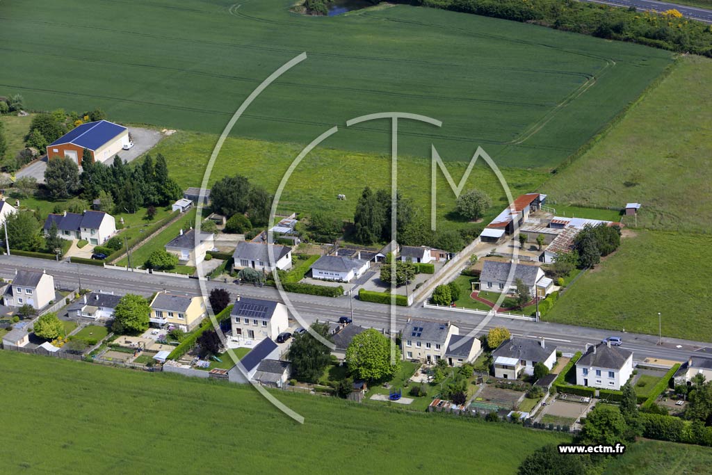 Photo arienne de Noyant-la-Gravoyre (la Tapis Vert)