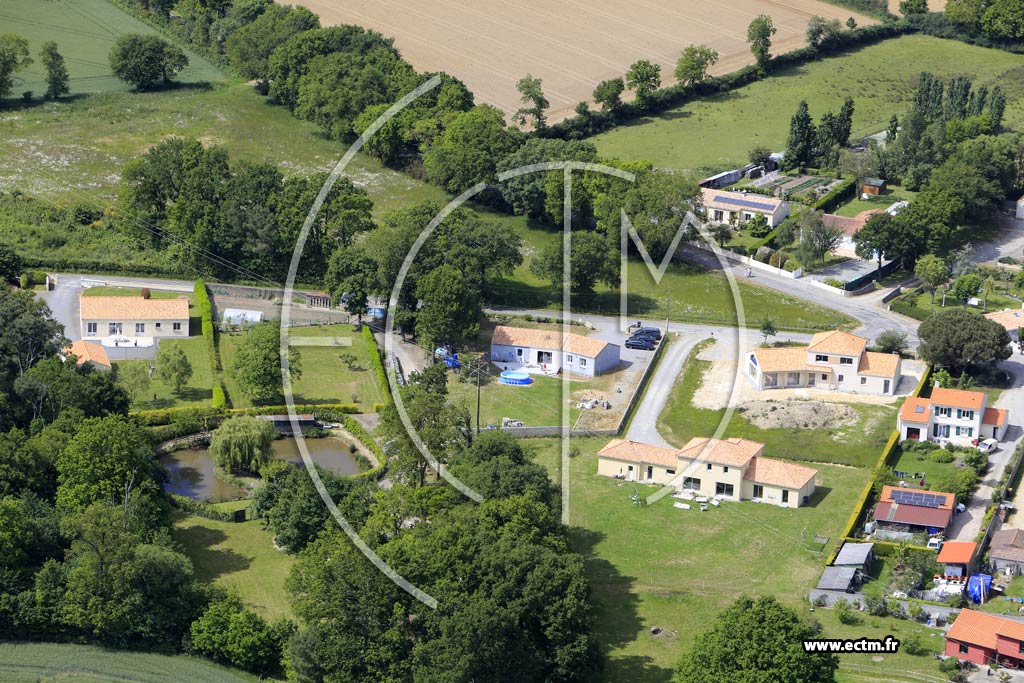 Photo arienne de Chauv (le Moulin du Bois Joli)
