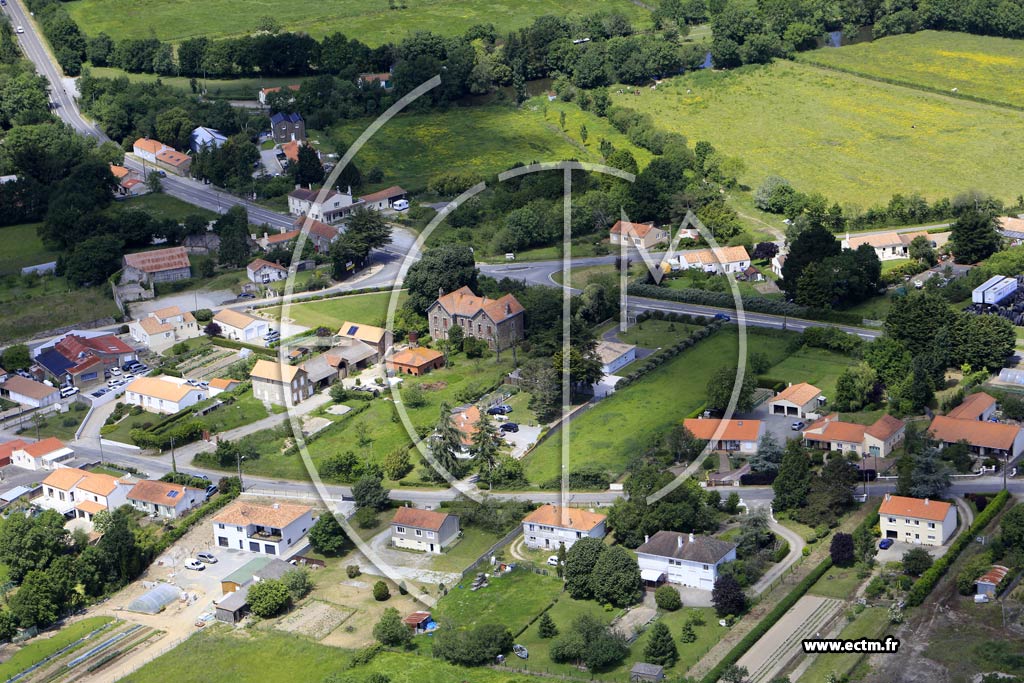 Photo arienne de Rouans (la Borne Trente)