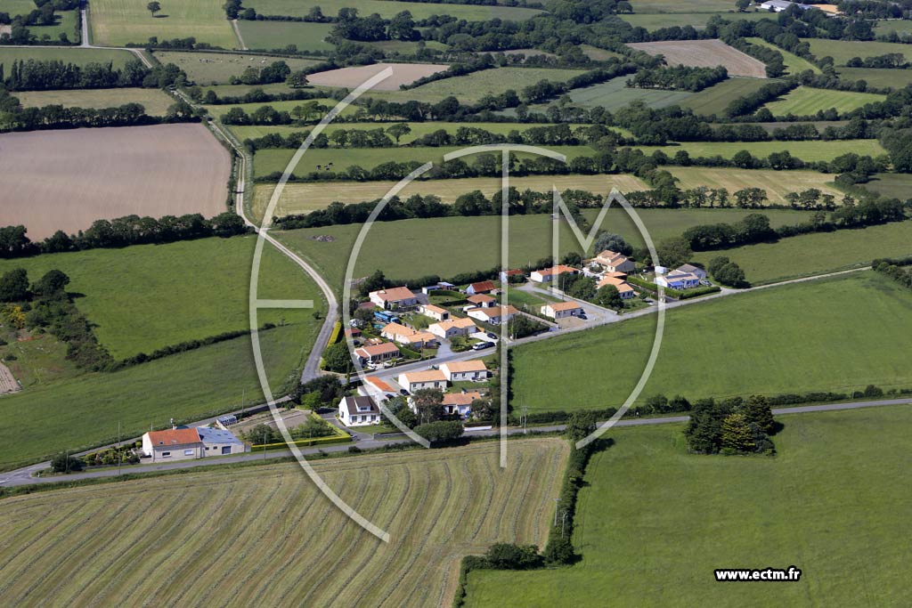 Photo arienne de Saint-Michel-Chef-Chef (le Moulin des Landes)