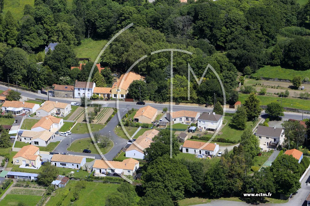 Photo arienne de Saint-Pre-en-Retz (le Moulin Bertrand)