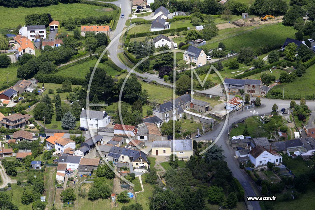 Photo arienne de Saint-tienne-de-Montluc (l'tang Bernard)