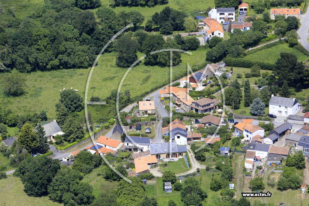 Photo arienne de Saint-tienne-de-Montluc (l'tang Bernard)