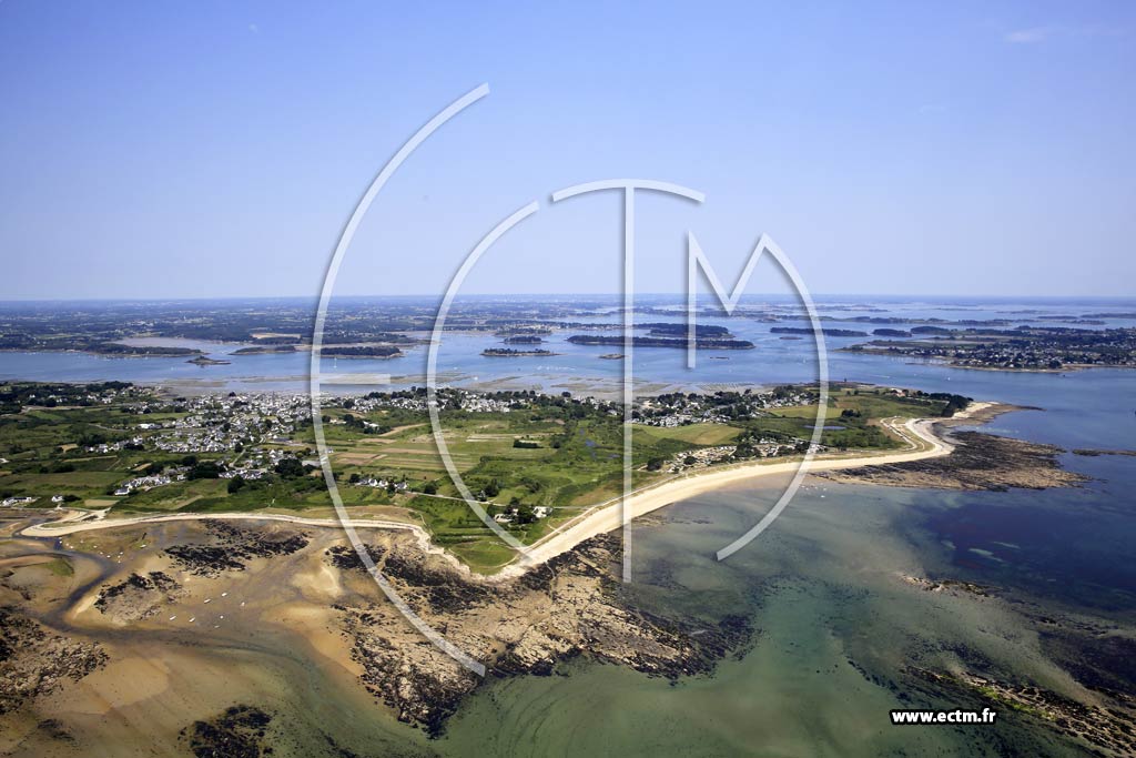 Photo arienne de Locmariaquer (Pointe de Kerpenhir)