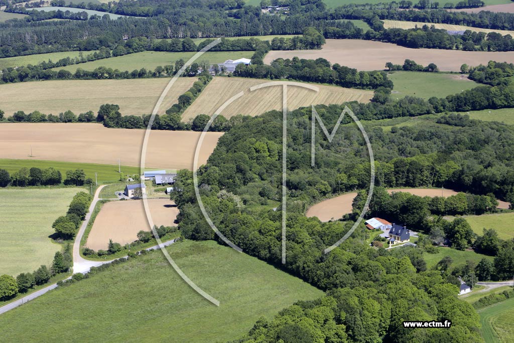Photo arienne de Guiscriff (les Cinq Chemins)