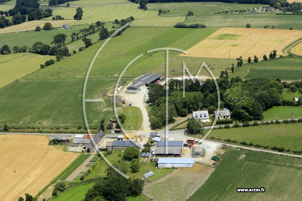 Photo arienne de Saint-Ptan (la Ville Tanet)