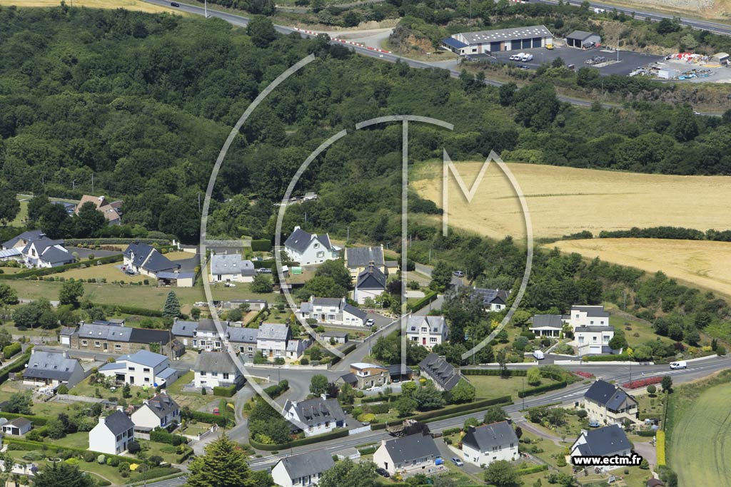 Photo arienne de Yffiniac (les Villes Herv)
