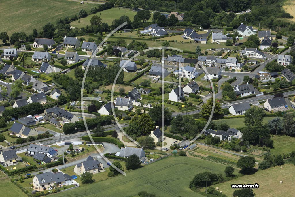 Photo arienne de Yffiniac (les Villes Herv)