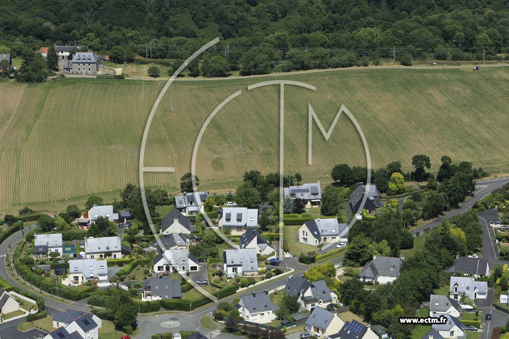 Photo arienne de Yffiniac (les Villes Herv)