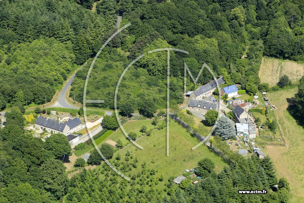 Photo arienne de Saint-Julien (la Porte Chambrin - la Valle)