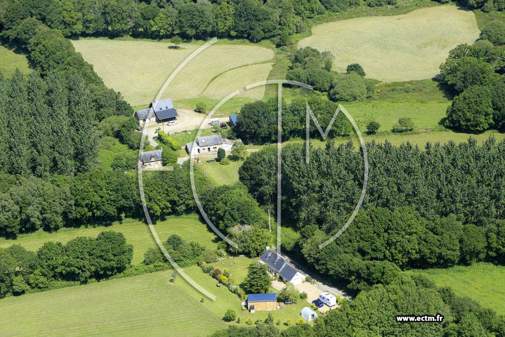 Photo arienne de Rostrenen (Landes de Bonen)