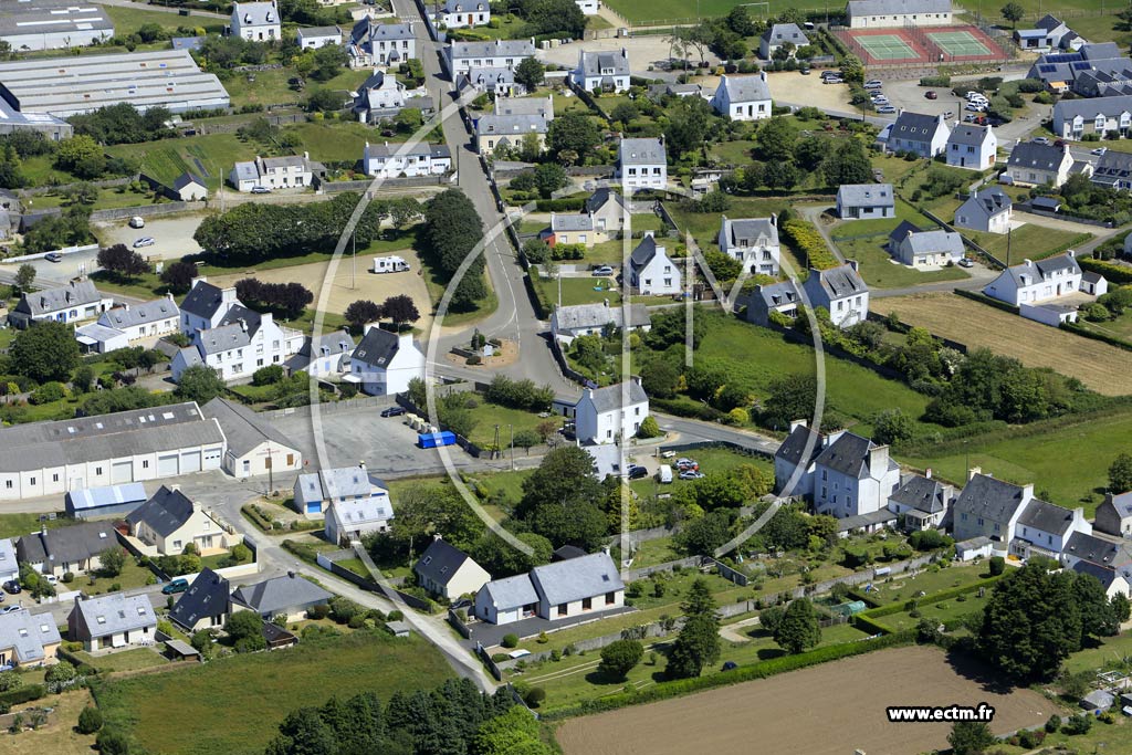 Photo arienne de Plozvet (Kermout)