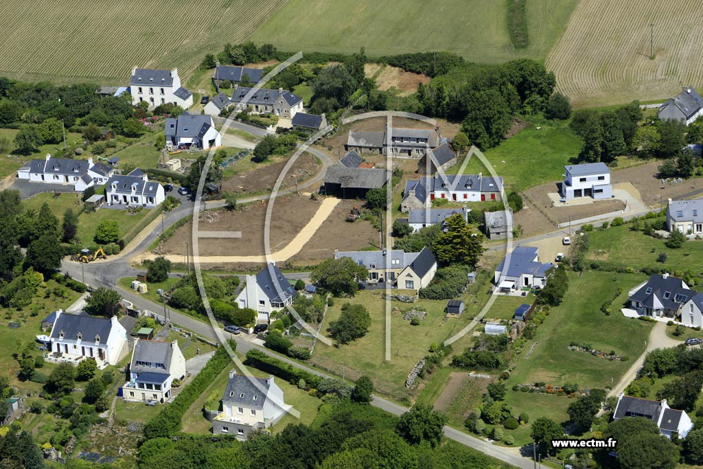 Photo arienne de Plozvet (Lezavrec)