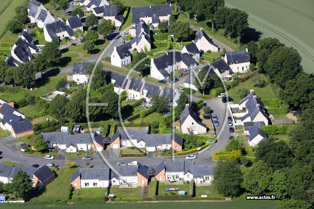 Photo arienne de Noyal-Pontivy (le Strat)