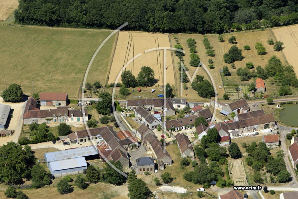 Photo arienne de Cerisiers (les Thorets)