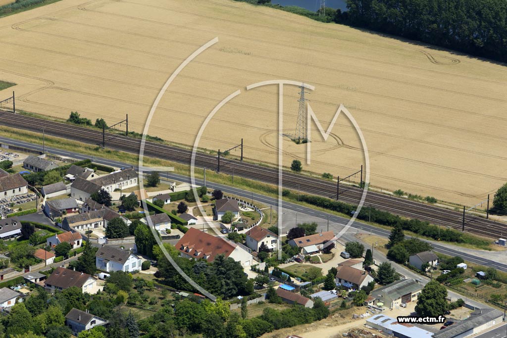Photo arienne de Courtois-sur-Yonne