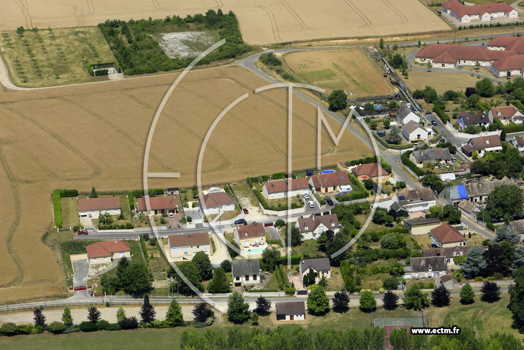 Photo arienne de Courtois-sur-Yonne