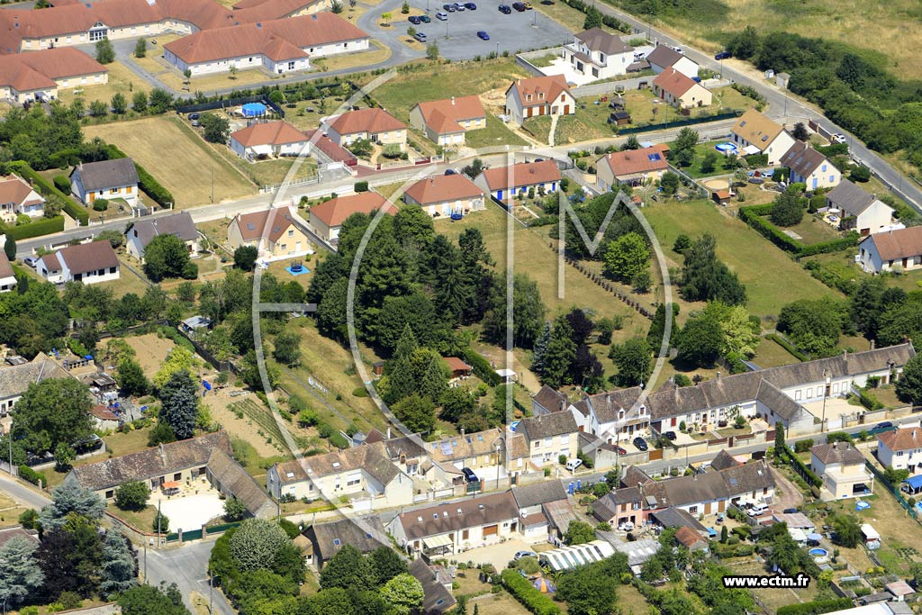Photo arienne de Courtois-sur-Yonne