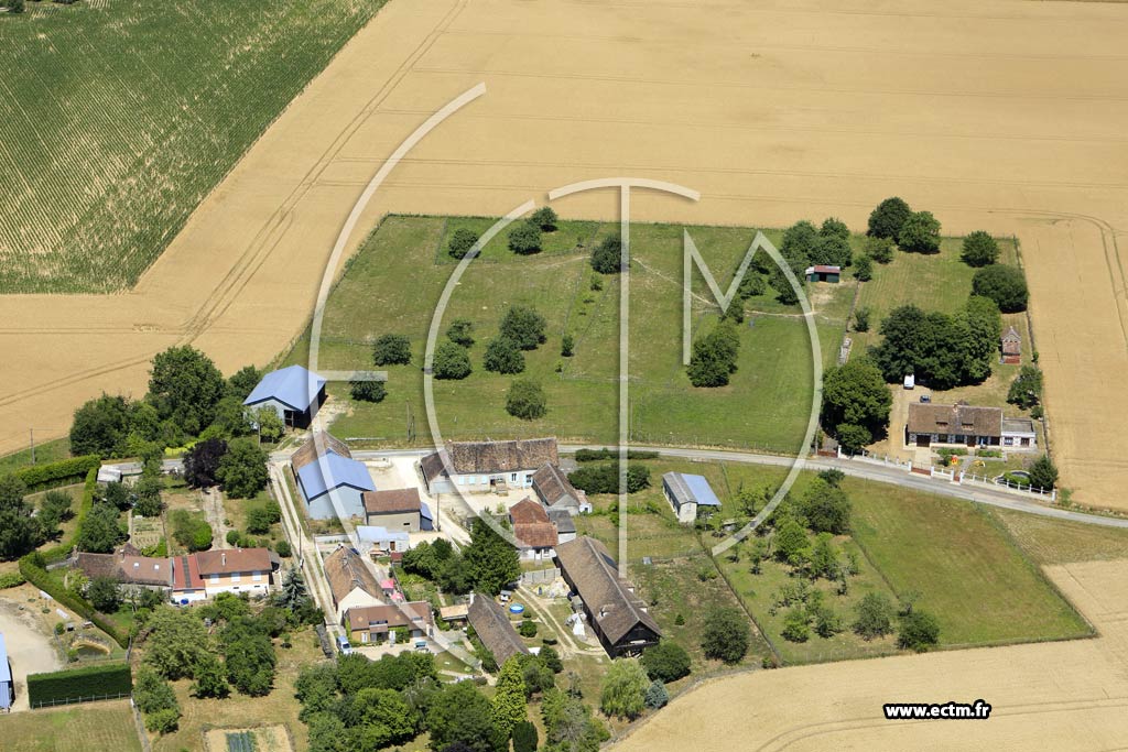 Photo arienne de Montacher-Villegardin (Borderu)