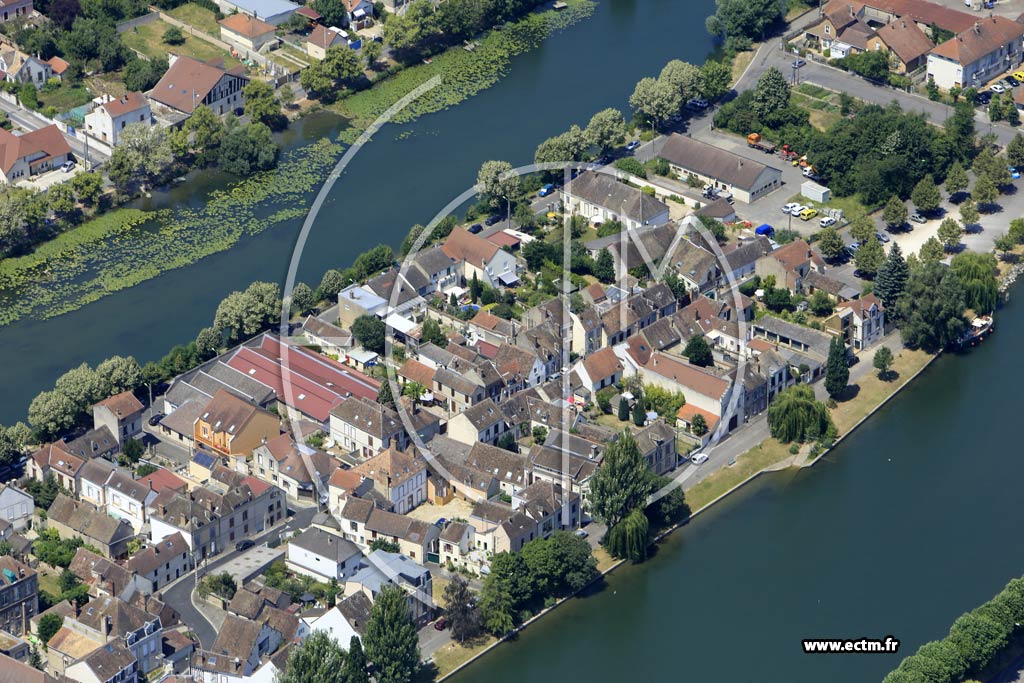 Photo arienne de Sens (l'le d'Yonne)