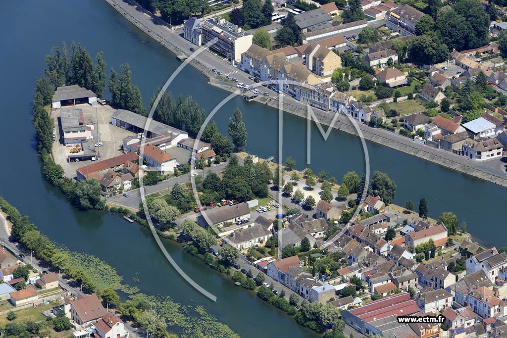 Photo arienne de Sens (l'le d'Yonne)